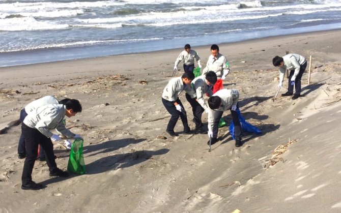 新入社員28名が海岸清掃ボランティア @浜岡砂丘周辺